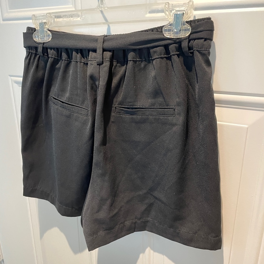 A New Day High Rise 3" Black Flowy Relaxed Bow Shorts with Belt Size Small - Picture 9 of 10